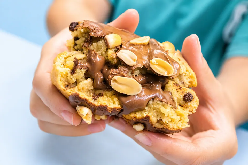 Cookie rellena tipo Snickers con chocolate