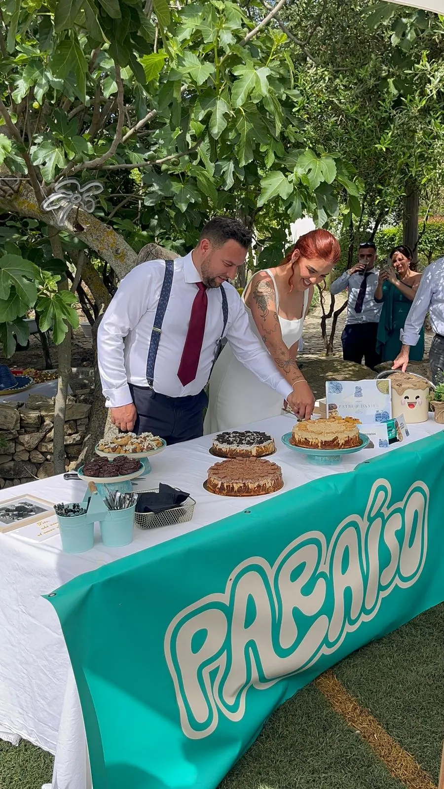 Mesa dulce preparada para una boda