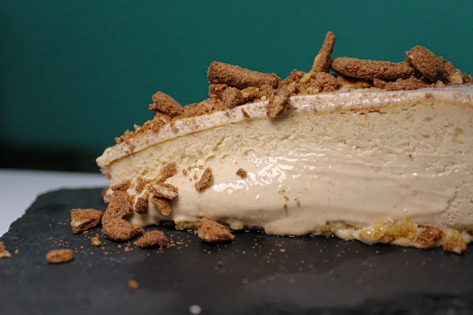 Porción de tarta de queso lista para llevar